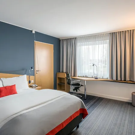 Отель Express By Ihg 3*