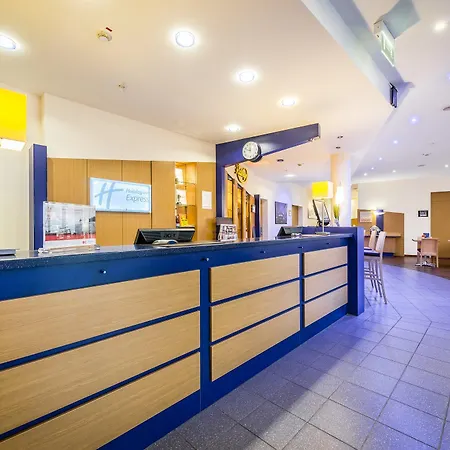 Отель Express By Ihg 3*