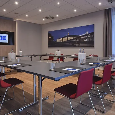 Отель Express By Ihg 3*