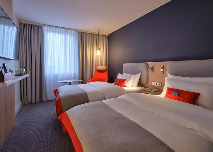 Express By Ihg Hotel 3*